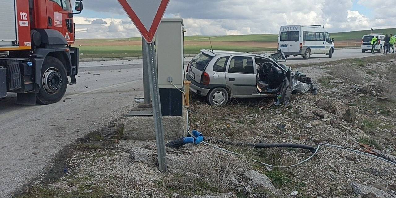 Hurdaya Dönen Otomobilden Sağ Çıktılar