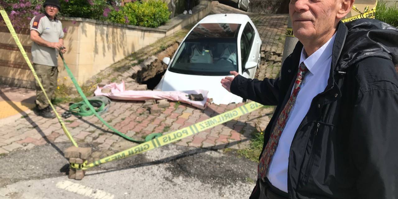 Edirne’de Yol Çöktü, Otomobil Oluşan Çukura Düştü