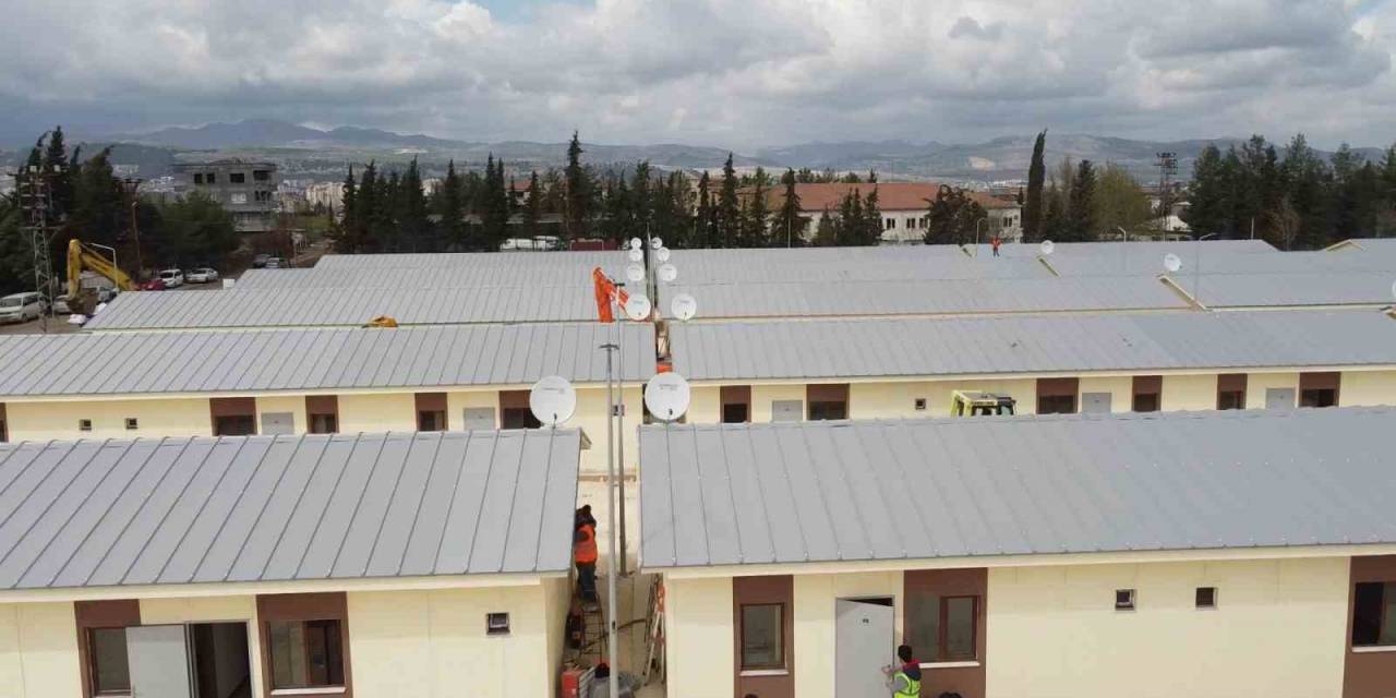 Adıyaman’da Geçici Prefabrik Konutların Teslimatına Başlandı