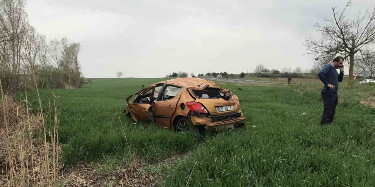 Otomobil Tarlaya Uçtu: 1 Ölü, 1 Yaralı