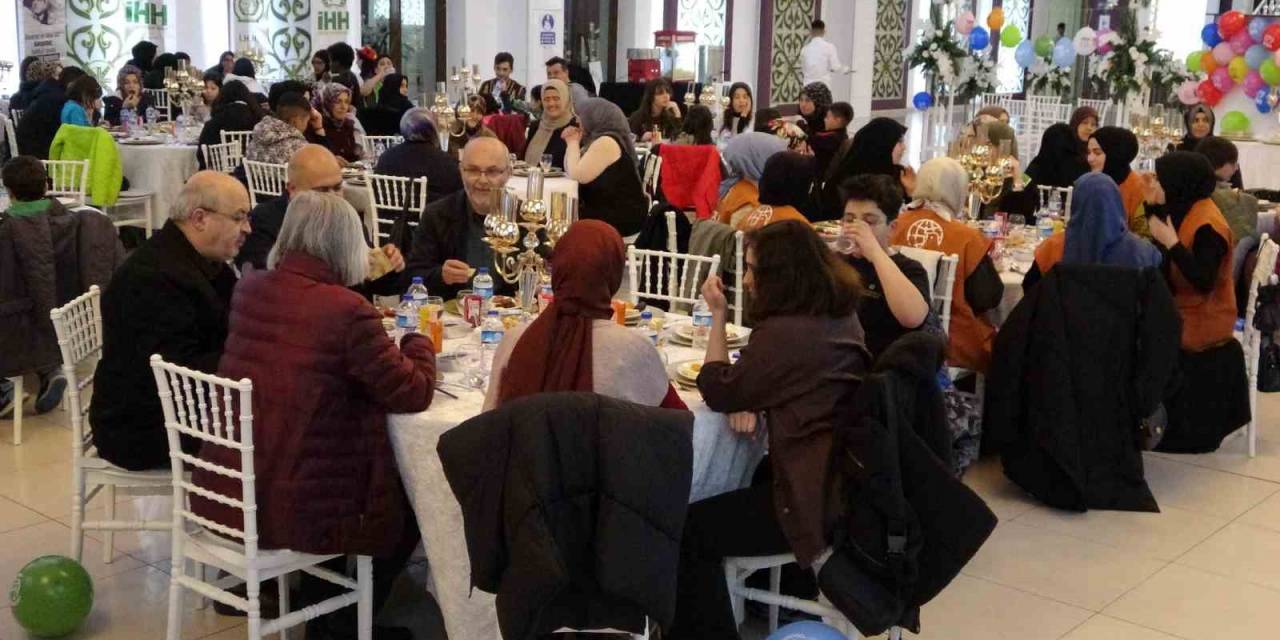 Kütahya İhh, Yetim Çocuklar İçin İftar Programı Düzenledi