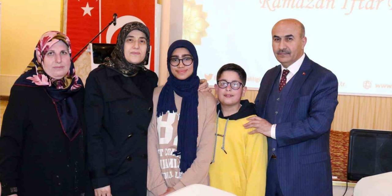 Mardin Valisi Demirtaş, Yetim Ve Öksüz Çocuklarla İftar Sofrasında Buluştu