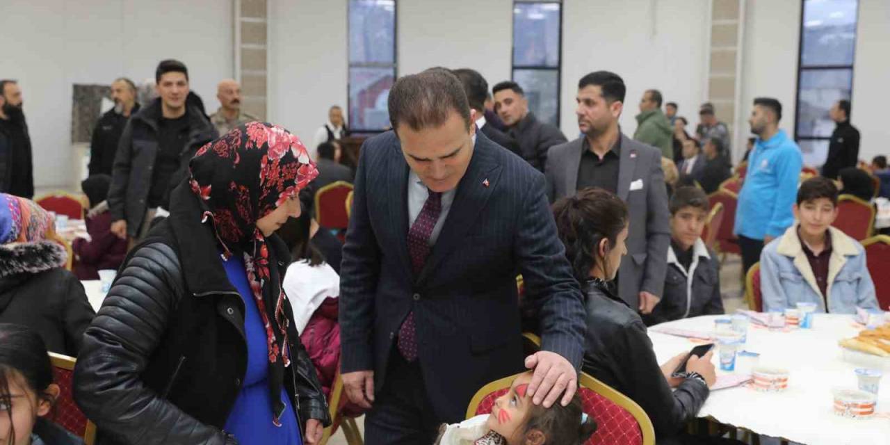 Vali Akbıyık Ailelerle Yemekte Bir Araya Geldi