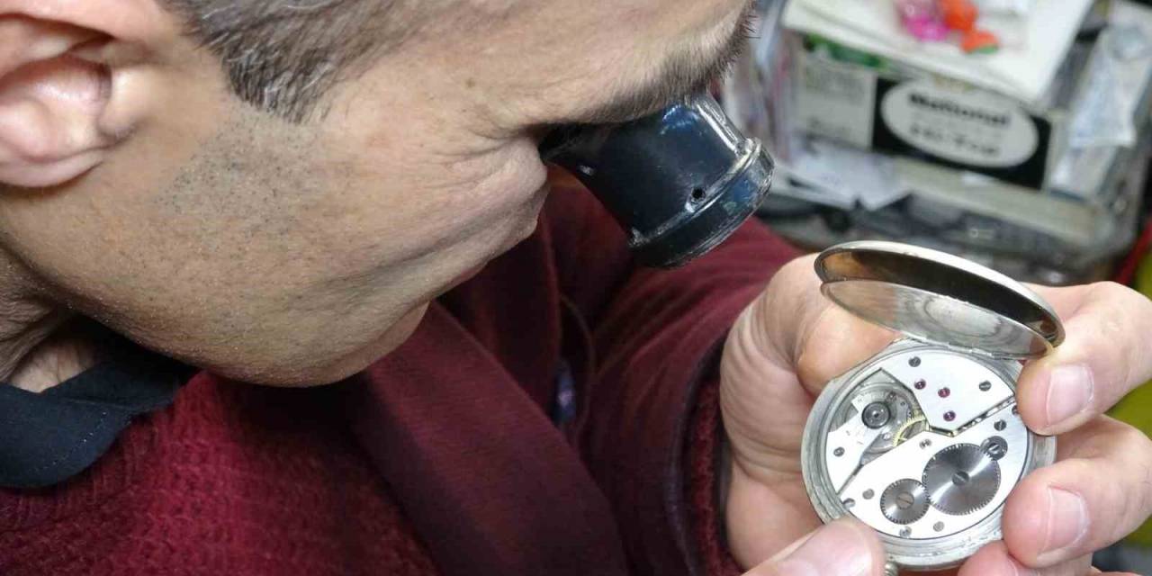 Vanlı Usta Asırlık Saatlere Ayar Veriyor