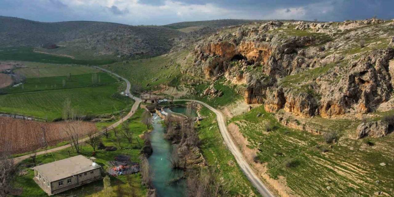 Mardin’in Saklı Cenneti Karasu Çayı Ziyaretçilerini Bekliyor