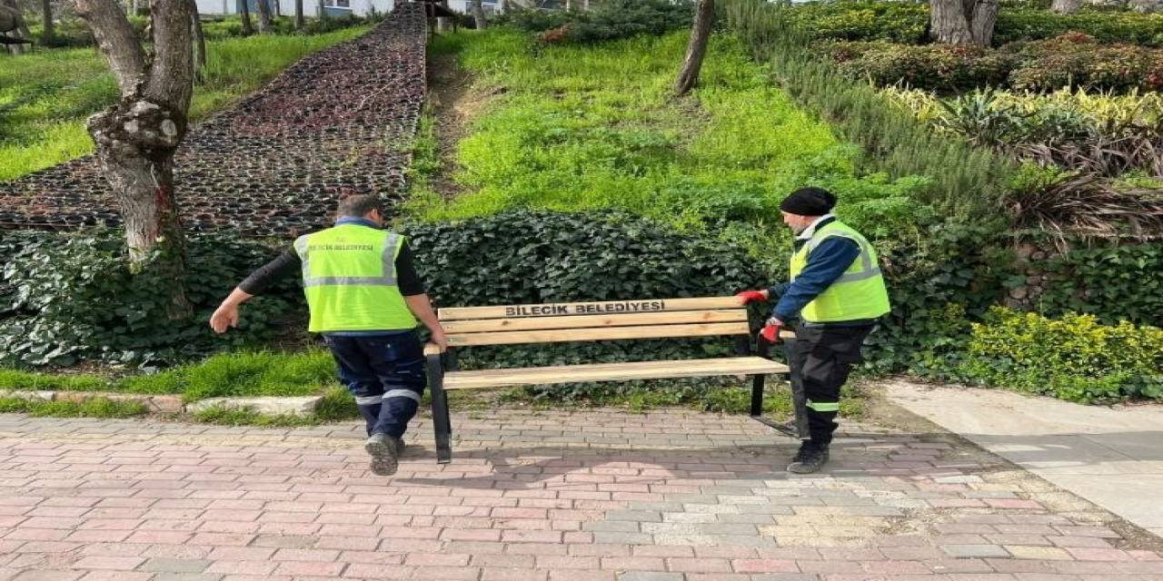 Bilecik Belediyesi Parklarda Kendi Ürettiği Mobilyaları Kullanıyor