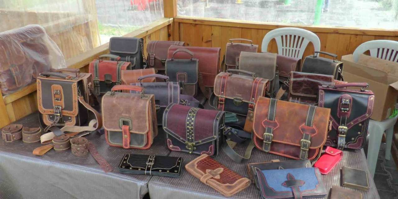 Hobi Olarak Ürettiği Deri Çantalar Yoğun İlgi Görüyor