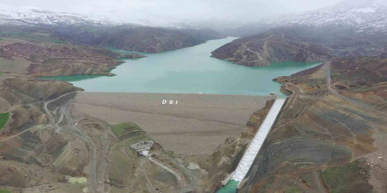 Tam Doluluğa Ulaşıp Su Tahliyesine Başlanan Kanatlı Barajı, Can Suyu Olacak