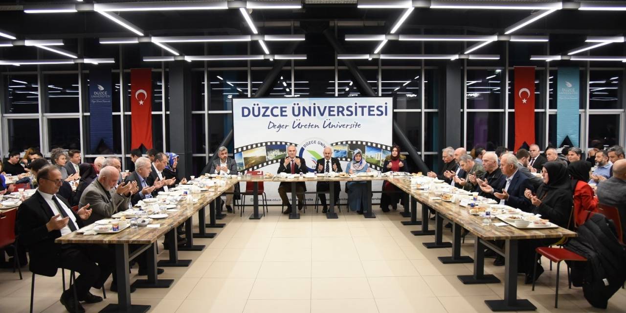 Öğrencilerle İftar Yemeği Yediler