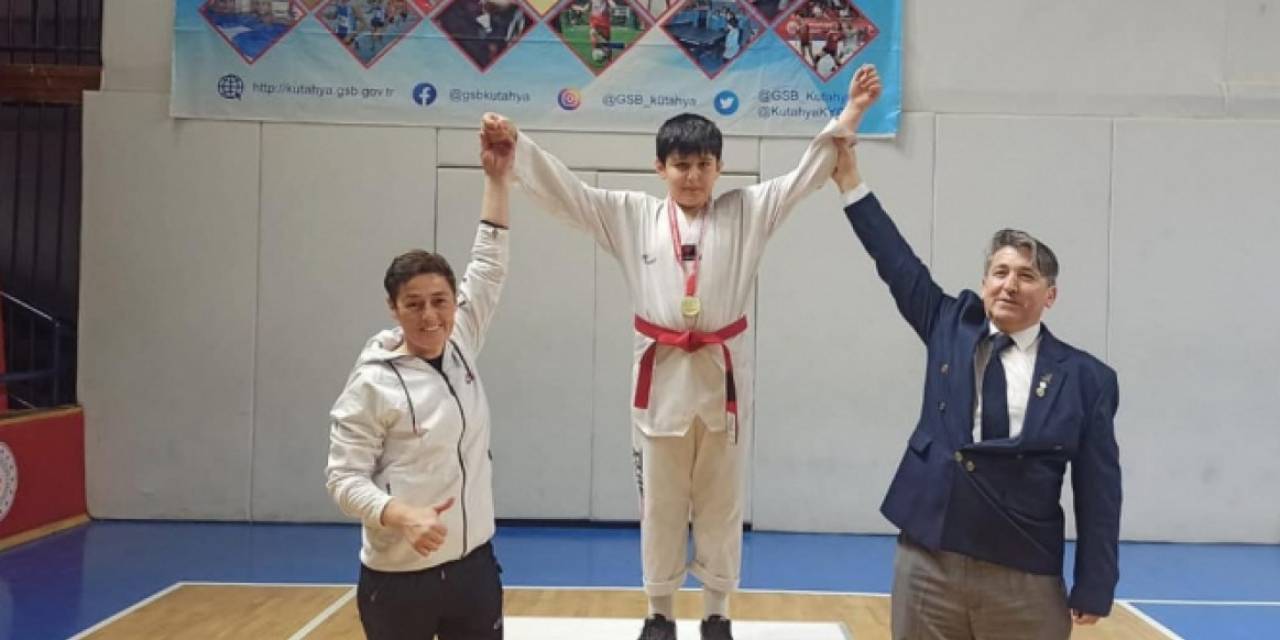 Emet Ashaboğlu Ortaokulu Öğrencilerinden Taekwondo Da 2 İl Birinciliği