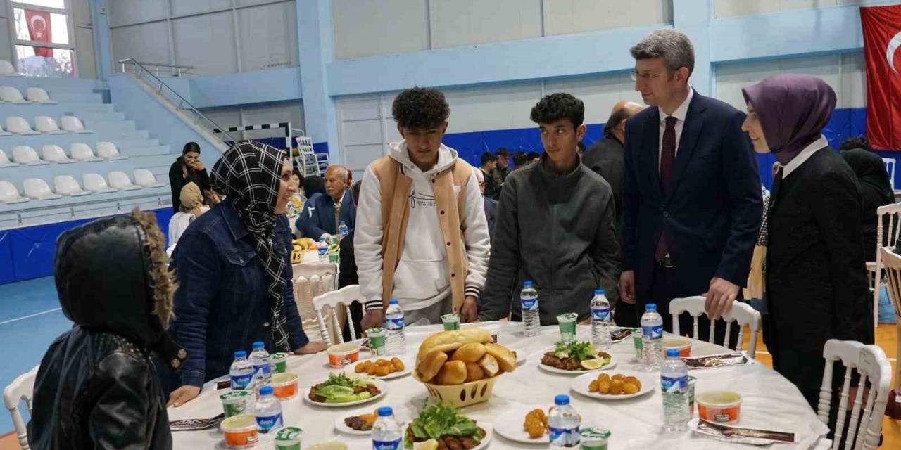 Beşiri’de Şehit Yakınları, Yetim Ve Depremzedeler İçin İftar Programı Düzenlendi