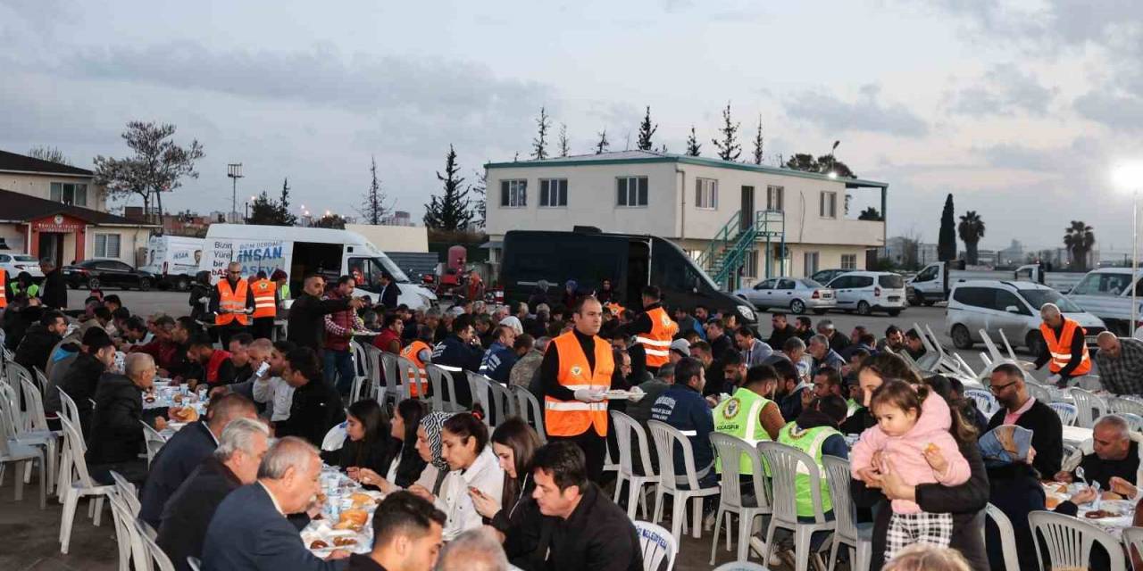Başkan Kocaispir, İşçilerle İftarda Buluştu