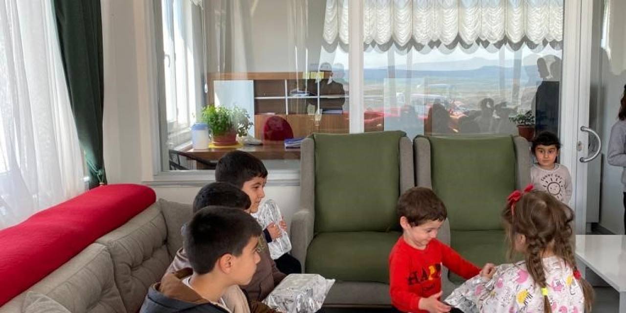 Kur’an Kursu Öğrencilerinden Depremzede Anlamlı Destek