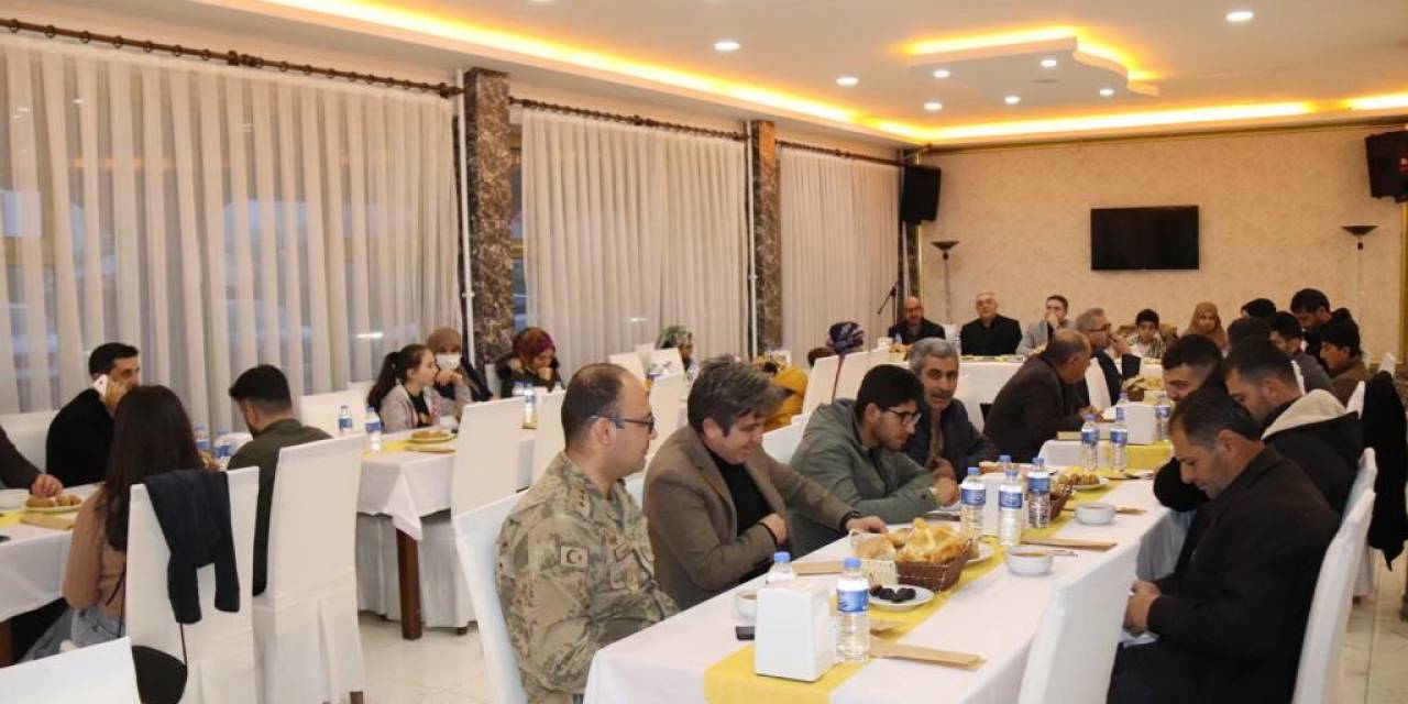 Kaymakam Zeyrek’den Depremzede Vatandaşlara İftar Yemeği