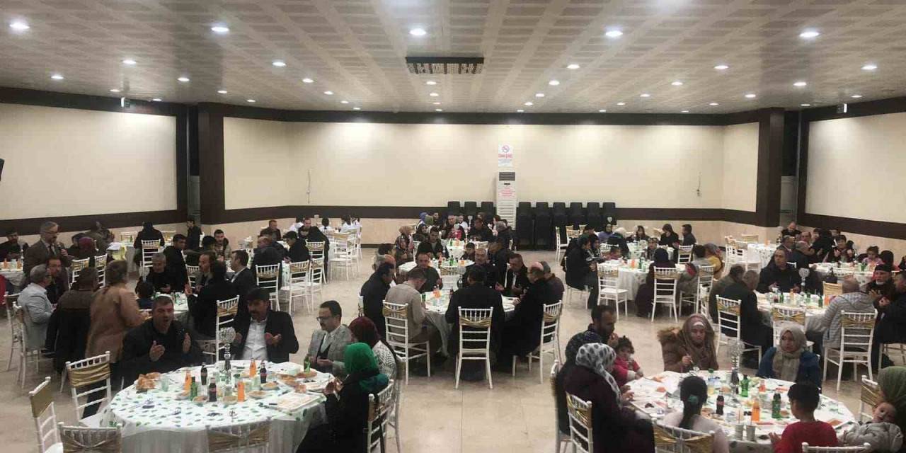 Gediz Kaymakamı Hakan Alkan Yetim Çocuklarla İftarda Bir Araya Geldi