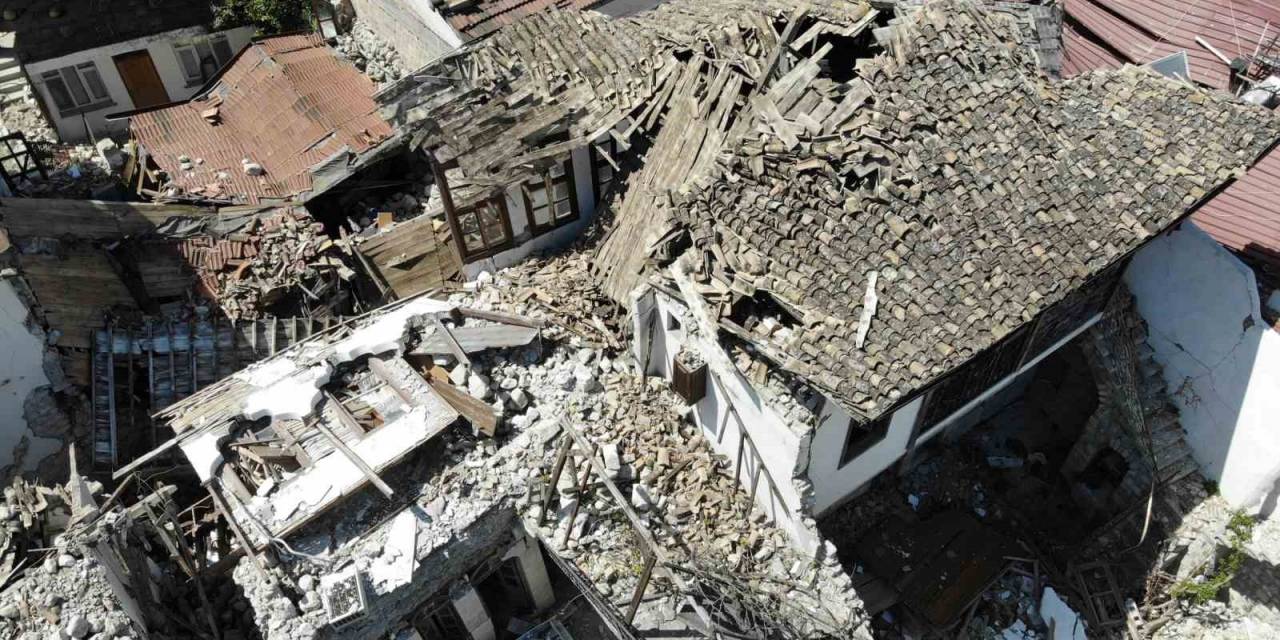 Hatay’ın Tarihi Caddesi Enkaz Yığınına Döndü