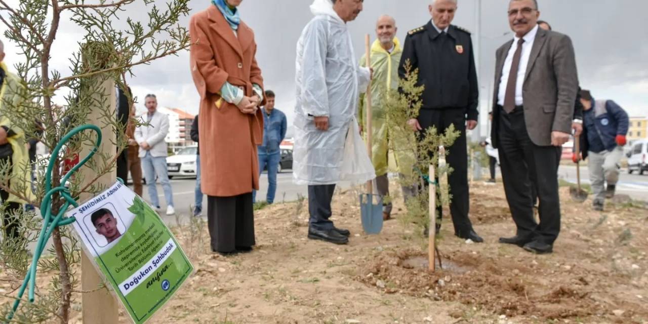Karaman’da Depremde Ölen Üniversite Öğrencilerin Anısına Fidan Dikildi