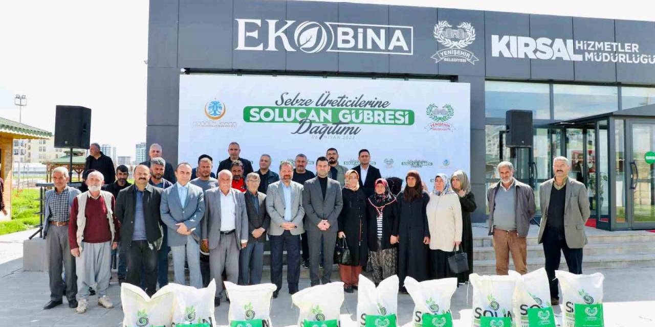 Diyarbakır’da 100 Çiftçiye, 100 Ton Organik Solucan Gübresi