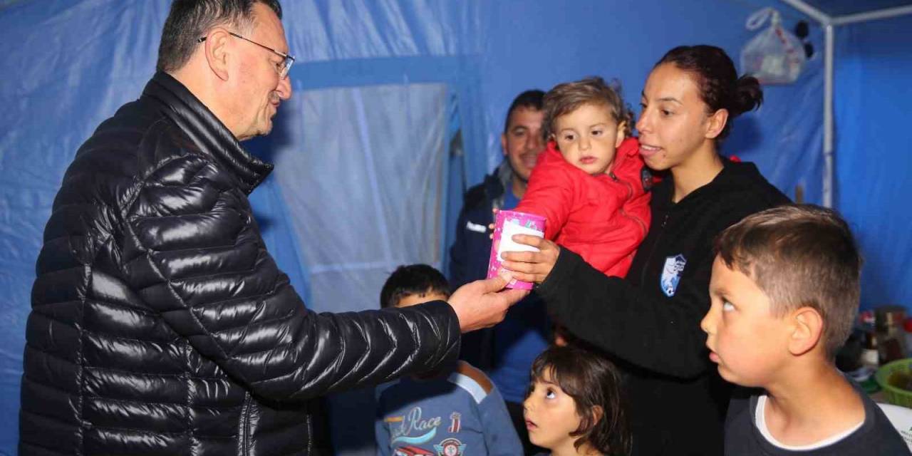 İki Kardeşin Gönderdiği Kumbara Depremzede 4 Kardeşe Teslim Edildi
