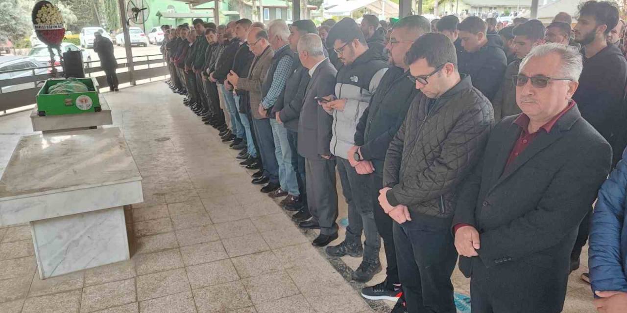 8 Ay Önce Evlenen Pınar Öğretmen Son Yolculuğuna Uğurlandı