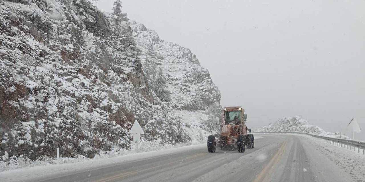 Antalya-konya Karayolunda 20 Santimetreye Kadar Ulaştı