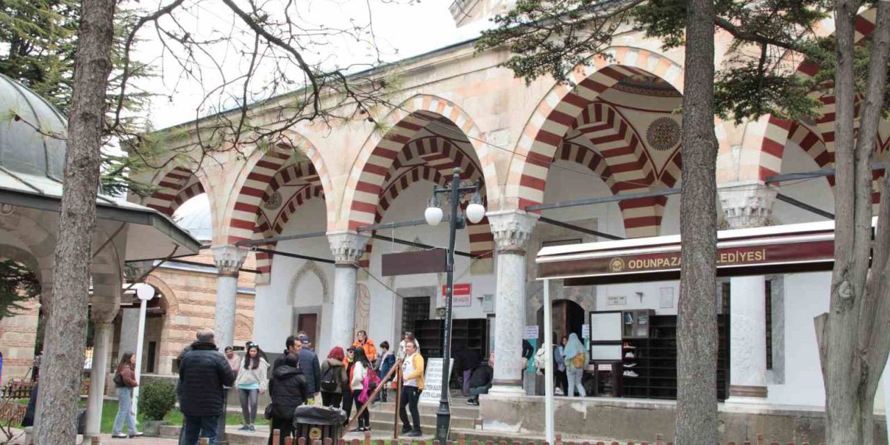 Ramazan Ayında Kurşunlu Külliyesi’nin Ziyaretçi Yoğunluğu Arttı