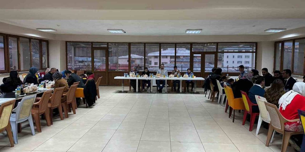 Kaymakam Karakaş, Öğrencilerle İftarını Açtı