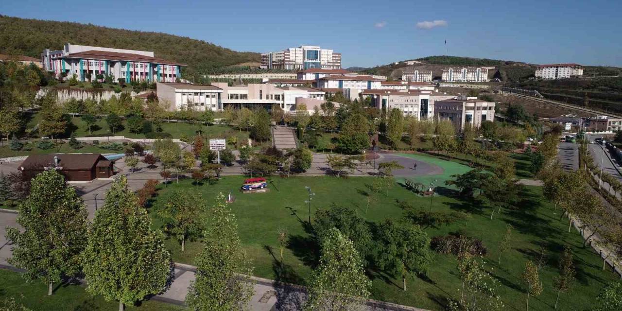 Düzce Üniversitesi Eczacılık Fakültesi İlke İmza Attı