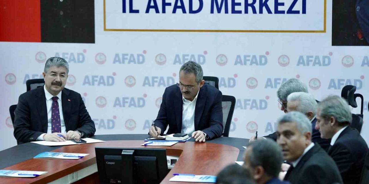 25 Bin 883 Öğrenci Okullarına Geri Döndü