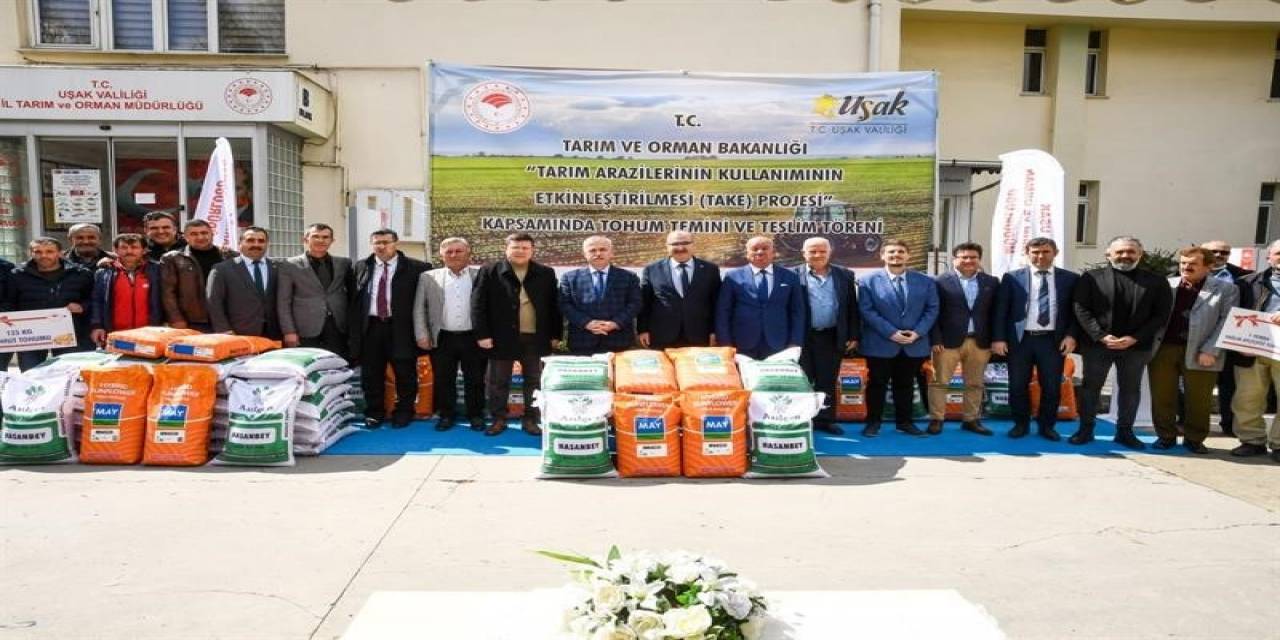 Uşak’ta Üreticiye Bin Torba Ayçiçek Tohumu Dağıtıldı
