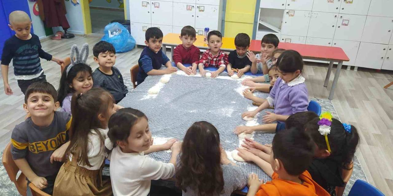 Ağrı’da Minik Öğrenciler Aileleri İçin İftar Ekmeği Hazırladı