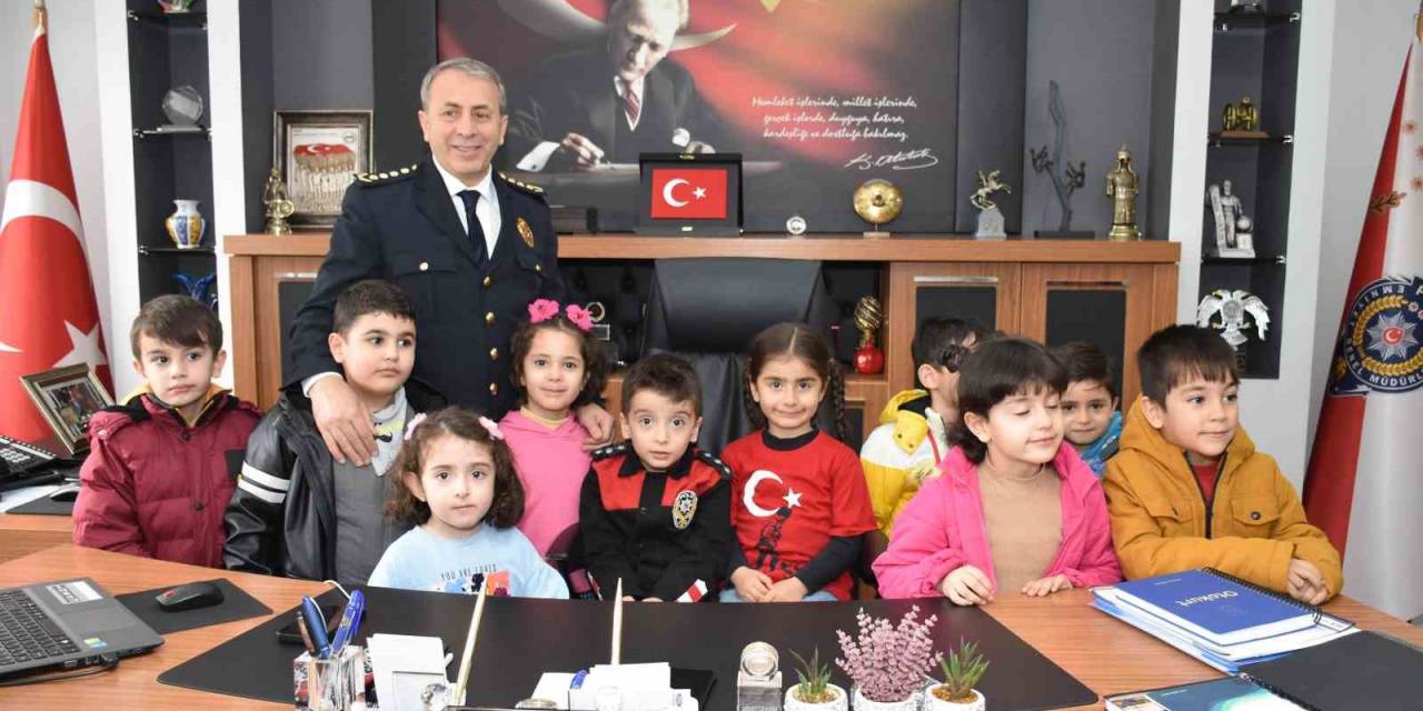Minik Öğrencilerden Polis Haftası Ziyareti