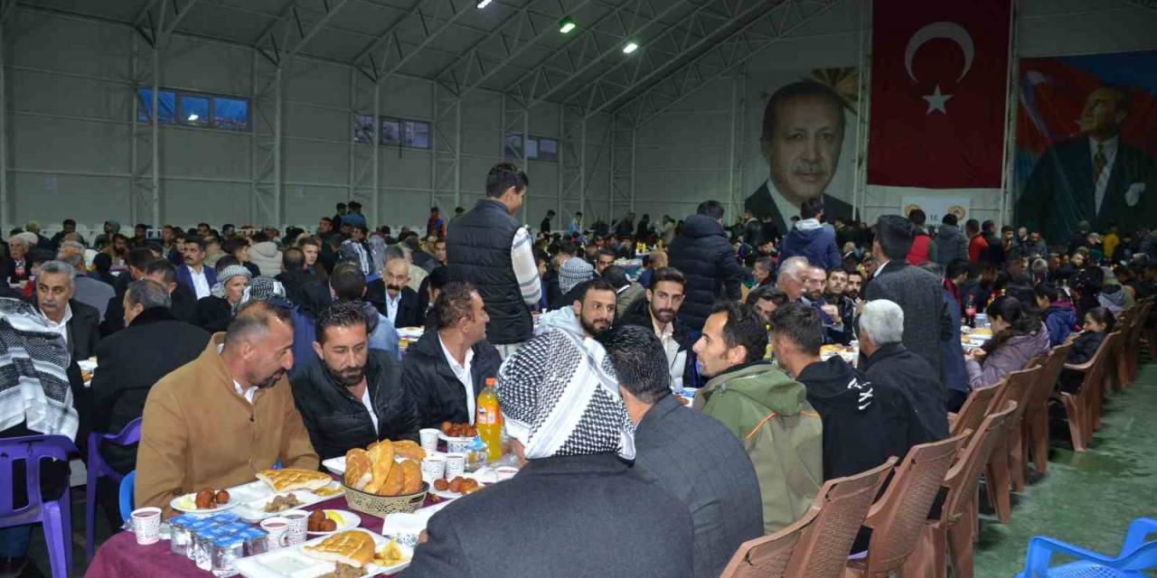 Vali Bilgin, İftarda Beytüşşebaplılarla Buluştu