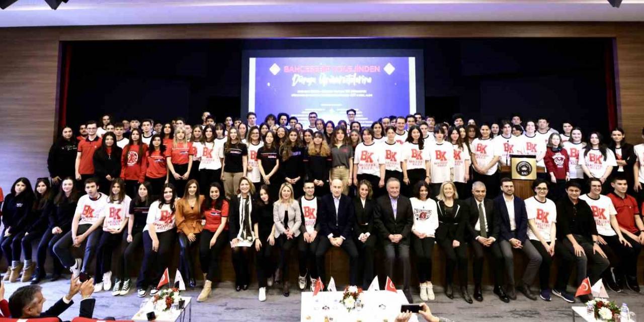Bahçeşehir Kolejinin 161 Öğrencisi Dünyanın Önde Gelen 477 Üniversiteden Kabul Aldı