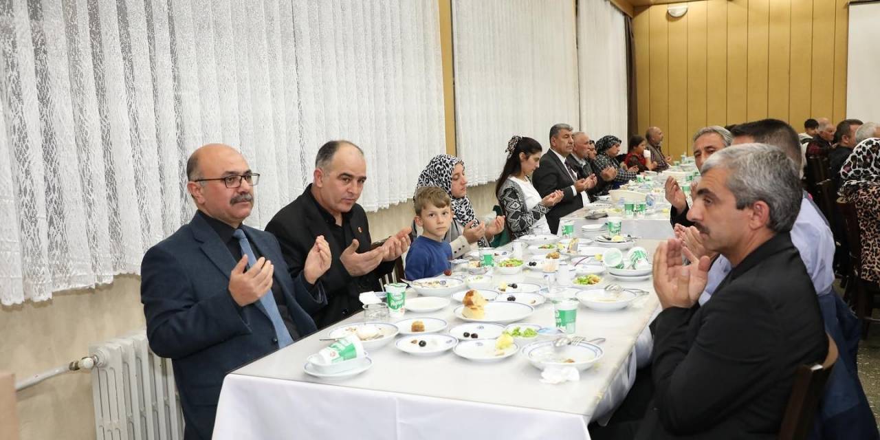 Valilikten Roman Vatandaşlara İftar
