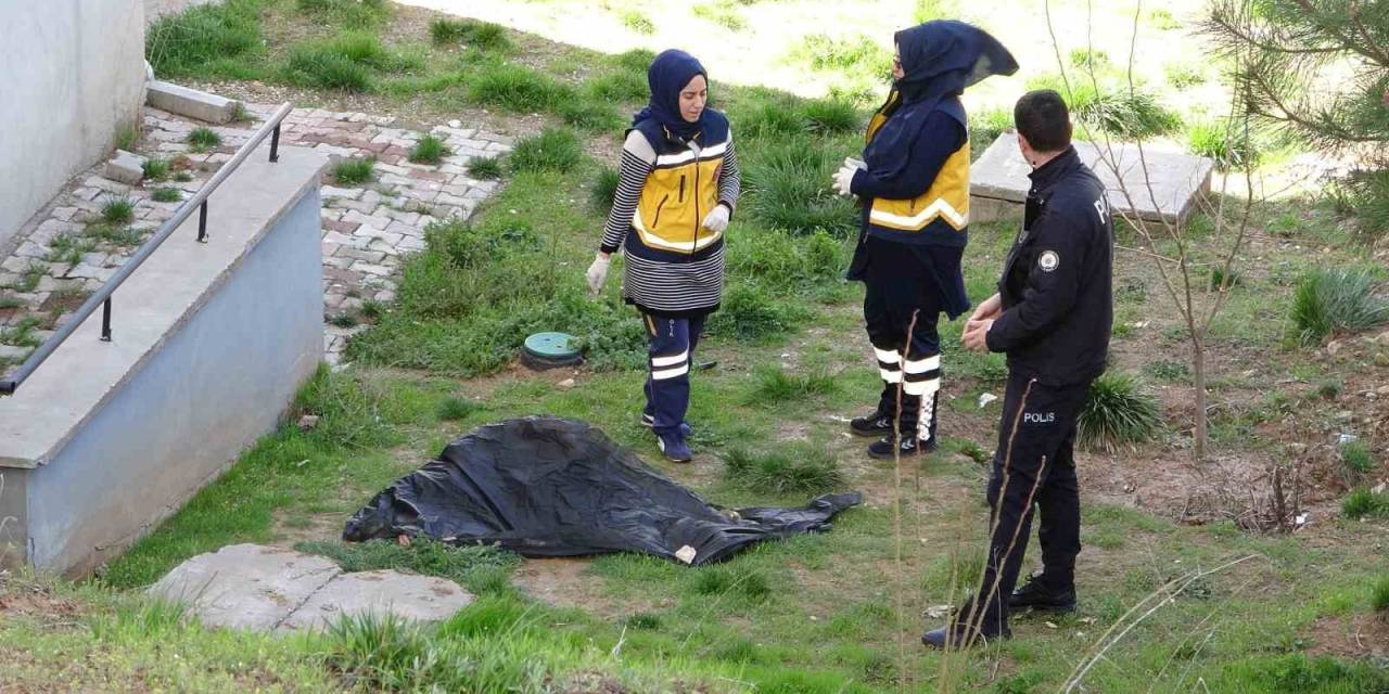 Elazığ’da İşçiler, Evin Bahçesinde Kadın Cesedi Buldu