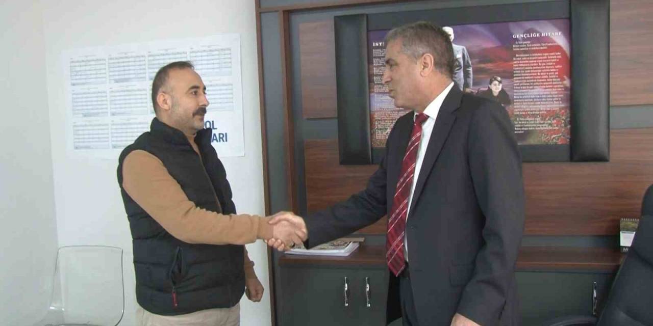 Kadıköy’de Taksiciden Örnek Davranış: 1 Milyon Lirayı Teslim Etti