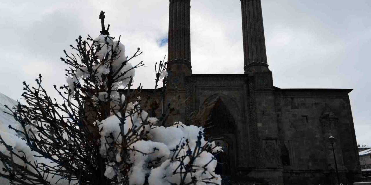 Erzurum’da Kış Geri Geldi