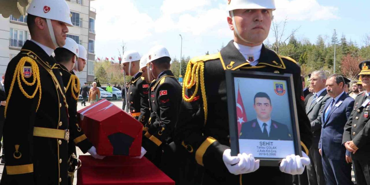 Trafik Kazasında Şehit Olan Astsubay Son Yolculuğuna Uğurlandı