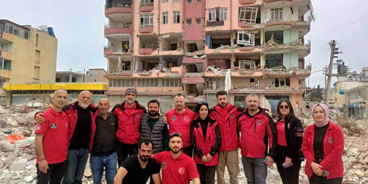 Depremzedeler İçin Tek Yürek Oldular