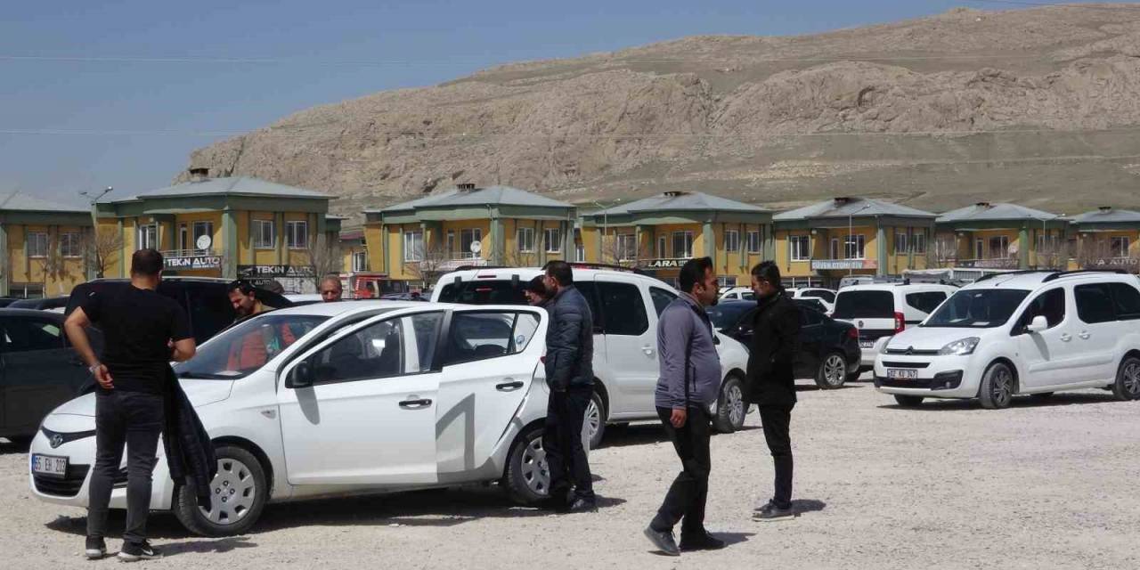 Van’daki Açık Oto Pazarında Ramazan Ayı Sessizliği