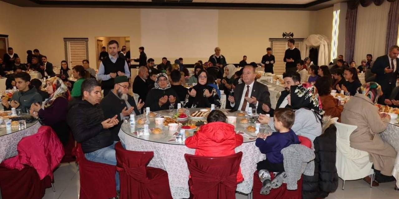 Başkan Şahiner Depremzedeler İle İftar Yaptı