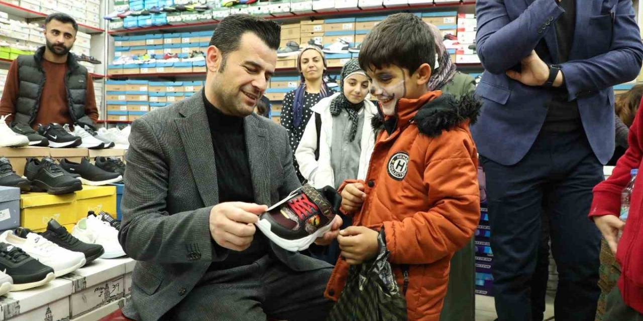 Diyarbakır’da 500 Yetim Çocuğa Bayramlık Desteğinde Bulunuldu
