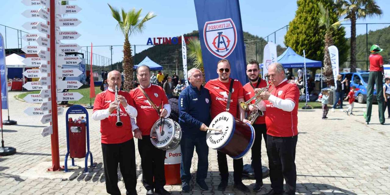 U12 İzmir Cup’ta Heyecan Devam Ediyor