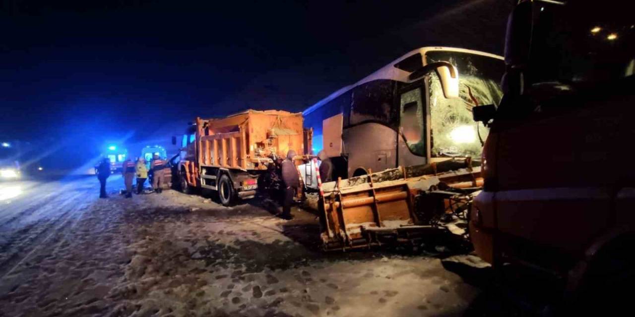 Erzincan’da Zincirleme Trafik Kazası: 8 Yaralı