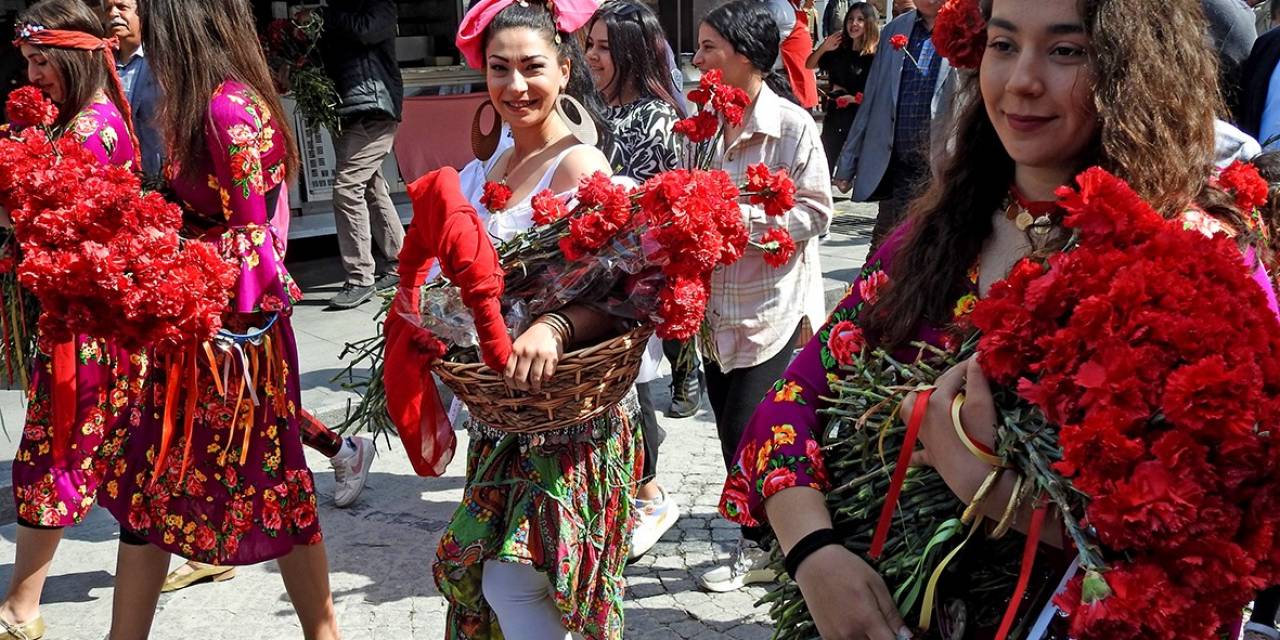 Dünya Romanlar Günü Çeşme’de Kutlandı