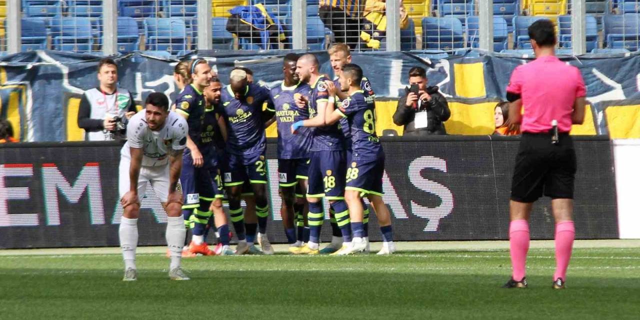 Spor Toto Süper Lig: Mke Ankaragücü: 2 - İstanbulspor: 0 (ilk Yarı)
