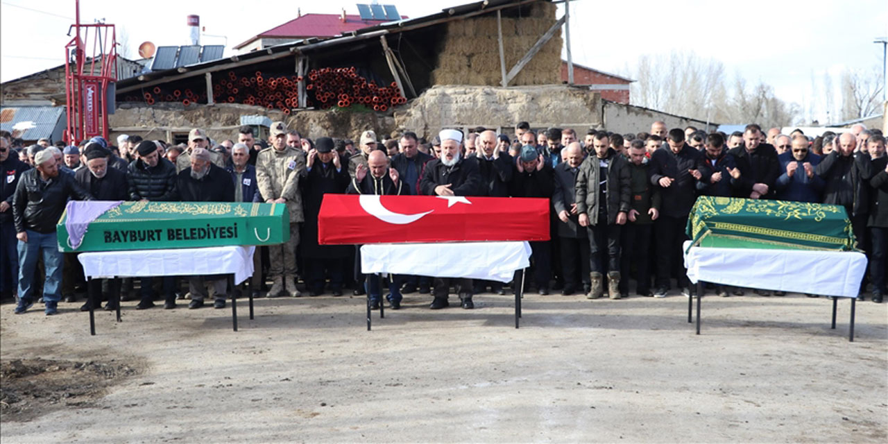 Kazada Hayatını Kaybeden 3 Kişilik Akbudak Ailesi Son Yolculuklarına Uğurlandı