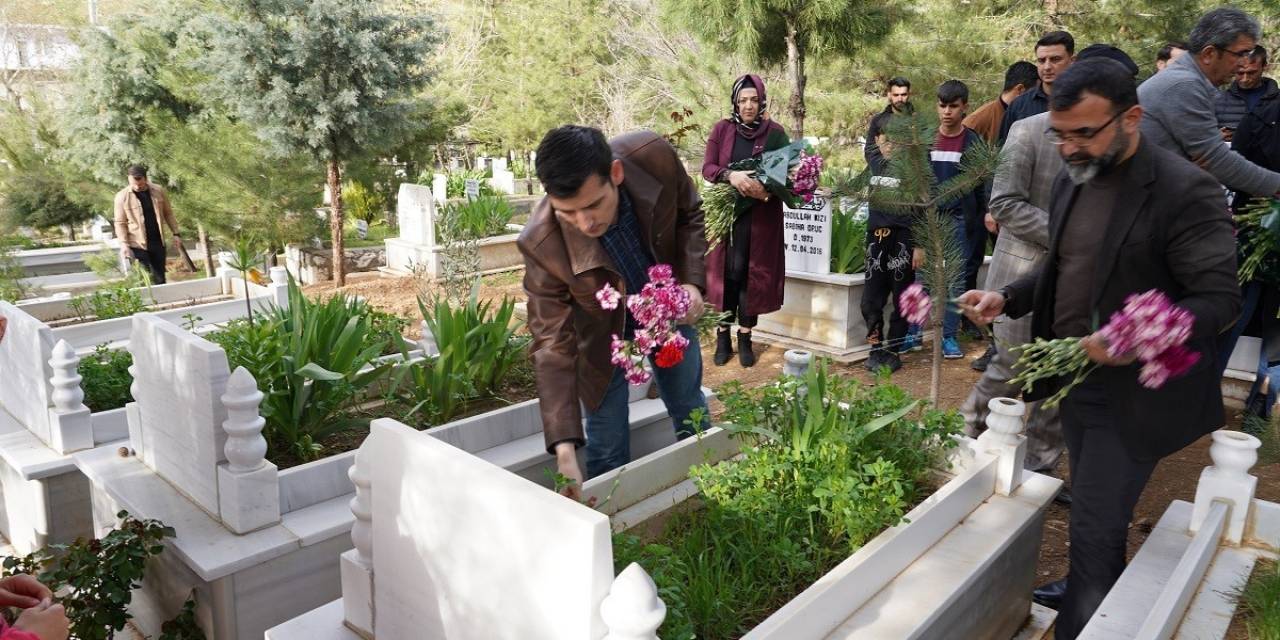 Diyarbakır’da Terör Örgütü Pkk’nın Katlettiği 5 Sivil Şehit Törenle Anıldı