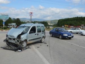 Niksar’da Trafik Kazası: 3 Yaralı